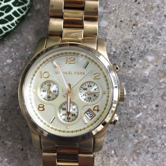 MICHAEL KORS Gold Watch - Picture 2 of 4